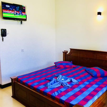 Travellers Halt Hotel Ratnapura Buitenkant foto