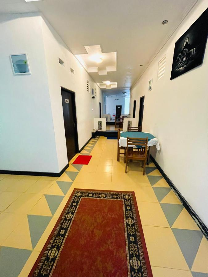 Travellers Halt Hotel Ratnapura Buitenkant foto