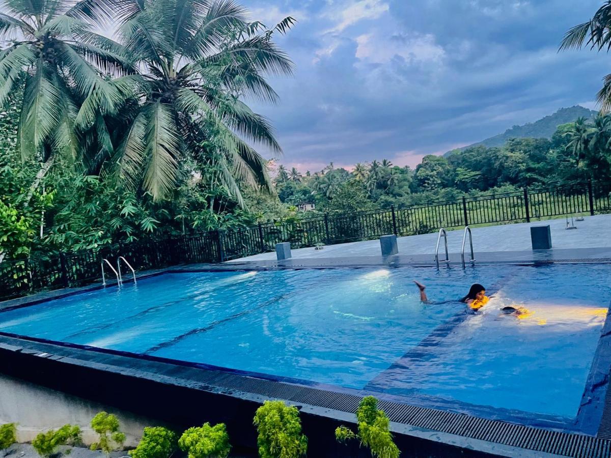 Travellers Halt Hotel Ratnapura Buitenkant foto