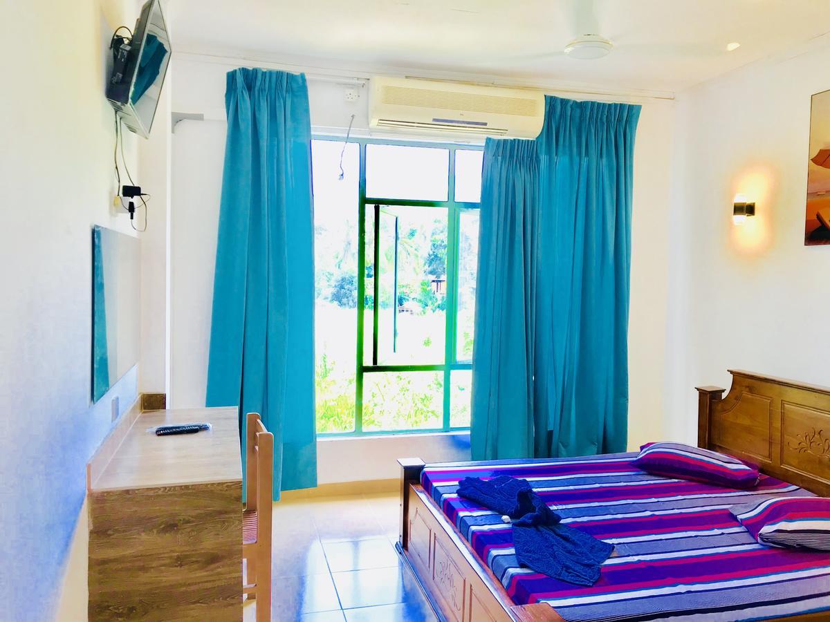Travellers Halt Hotel Ratnapura Buitenkant foto