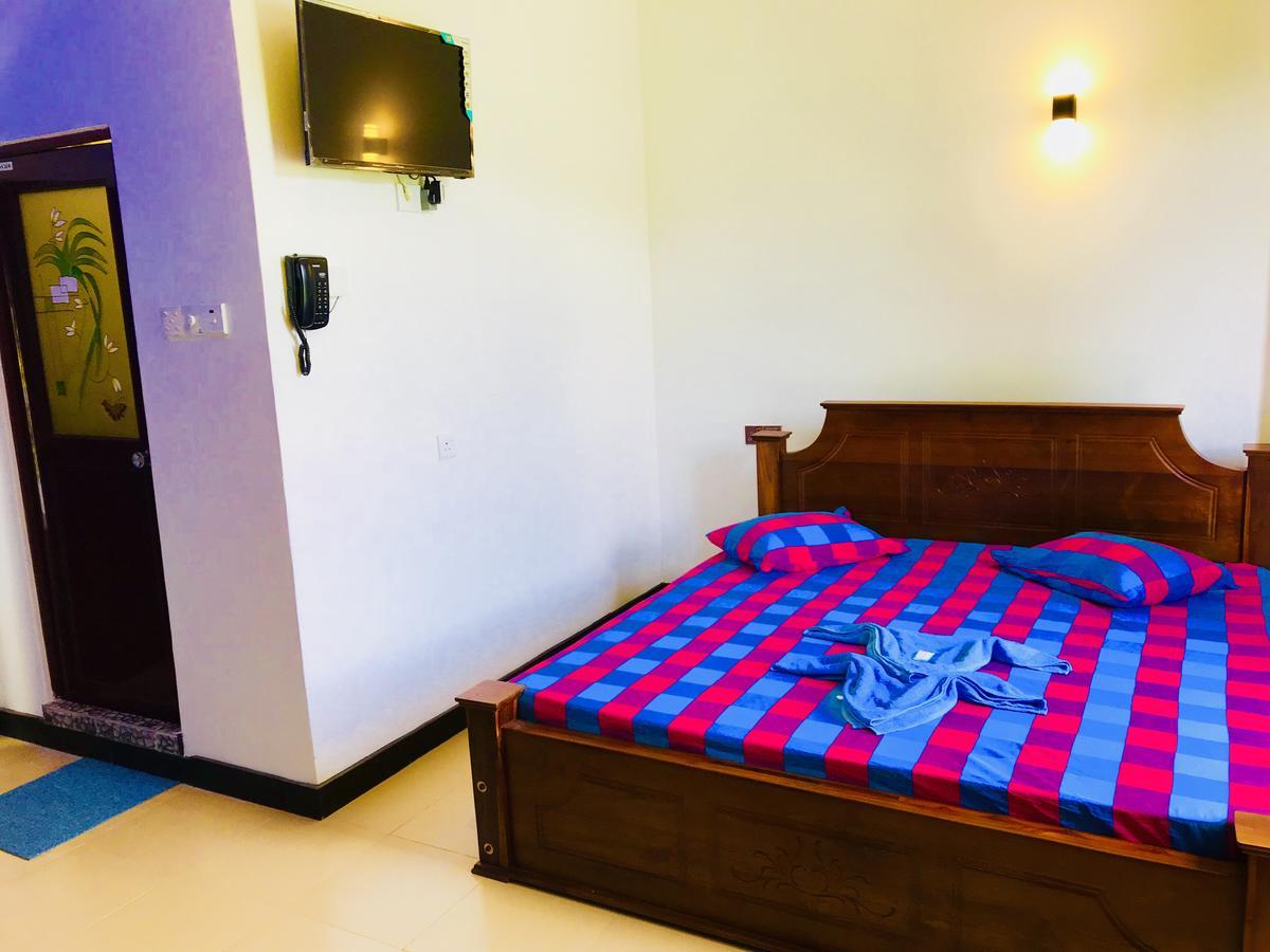 Travellers Halt Hotel Ratnapura Buitenkant foto
