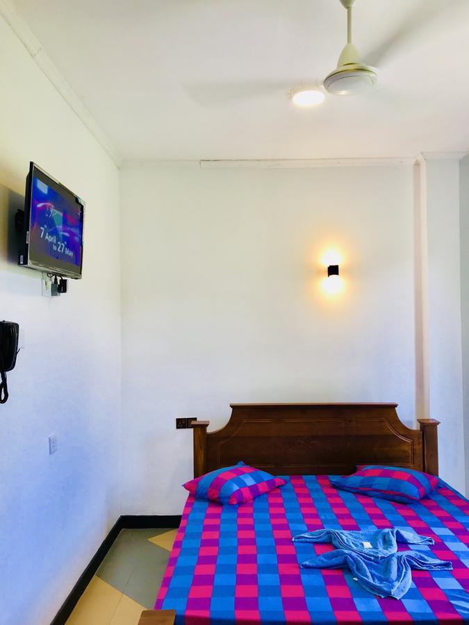 Travellers Halt Hotel Ratnapura Buitenkant foto