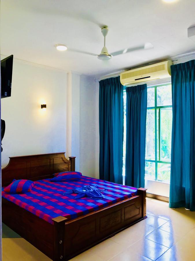 Travellers Halt Hotel Ratnapura Buitenkant foto