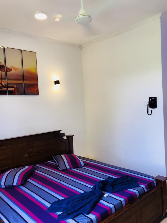 Travellers Halt Hotel Ratnapura Buitenkant foto