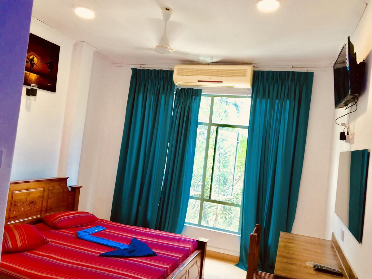 Travellers Halt Hotel Ratnapura Buitenkant foto
