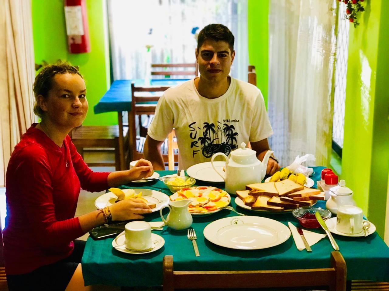 Travellers Halt Hotel Ratnapura Buitenkant foto
