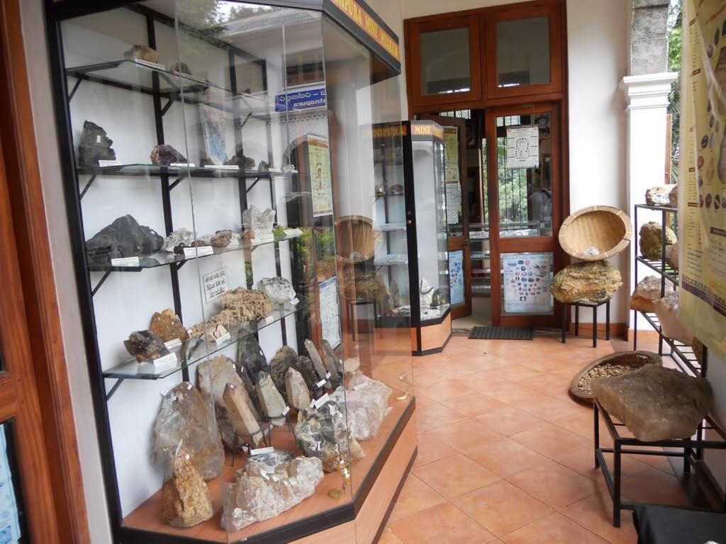 Travellers Halt Hotel Ratnapura Buitenkant foto