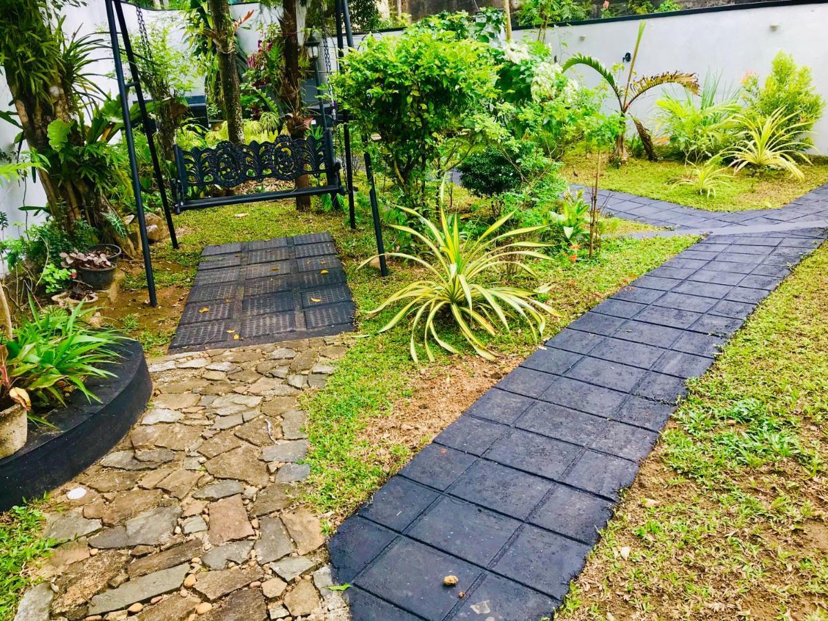 Travellers Halt Hotel Ratnapura Buitenkant foto